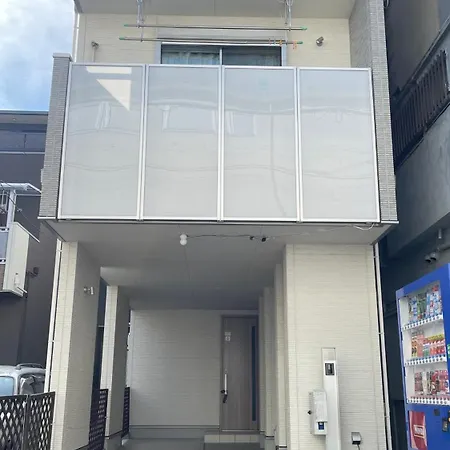 民宿 飛 西成区三层120平独栋日式别墅 免费停2台车 4卧室7床和36平的超大客厅 地铁2站5分钟可到难波或者天王寺 走路 4分钟可到花園町地铁站 Osaka Exterior photo