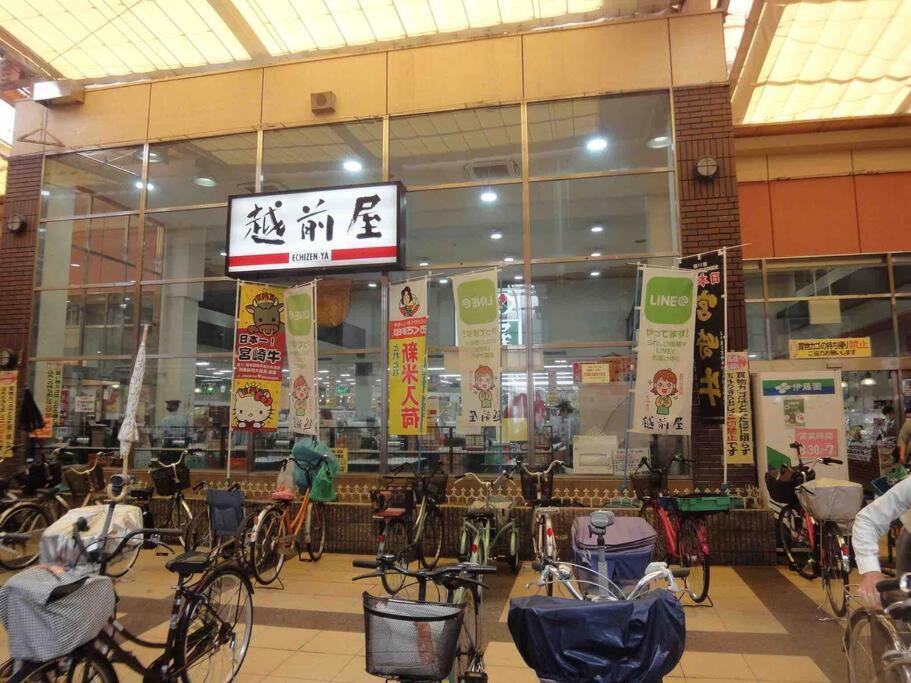 飛 西成区三层120平独栋日式别墅 免费停2台车 4卧室7床和36平的超大客厅 地铁2站5分钟可到难波或者天王寺 走路 4分钟可到花園町地铁站 公寓 *